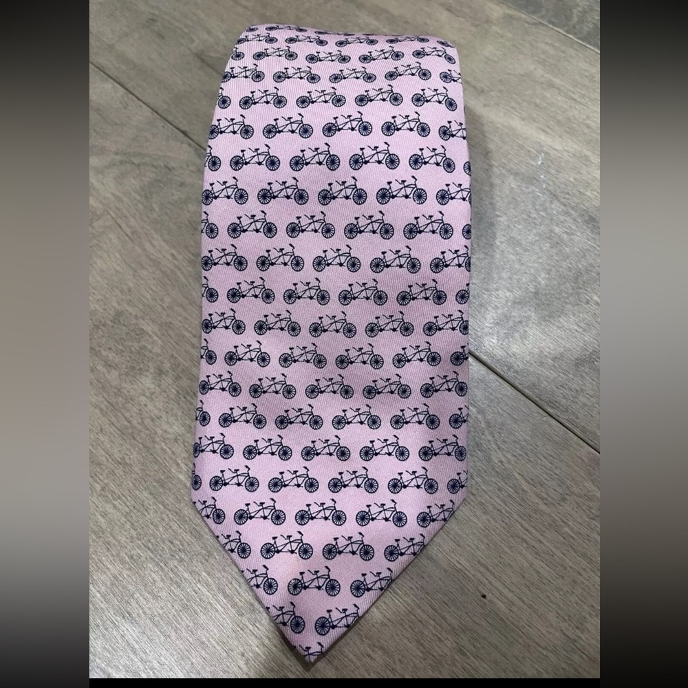 Vineyard vines neck tie